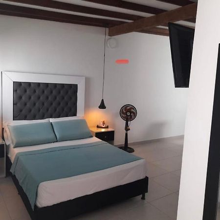 Vip Apartasuites Rosales Медельин Экстерьер фото