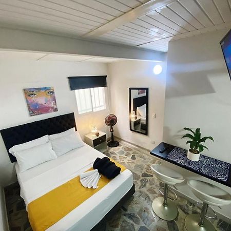 Vip Apartasuites Rosales Медельин Экстерьер фото