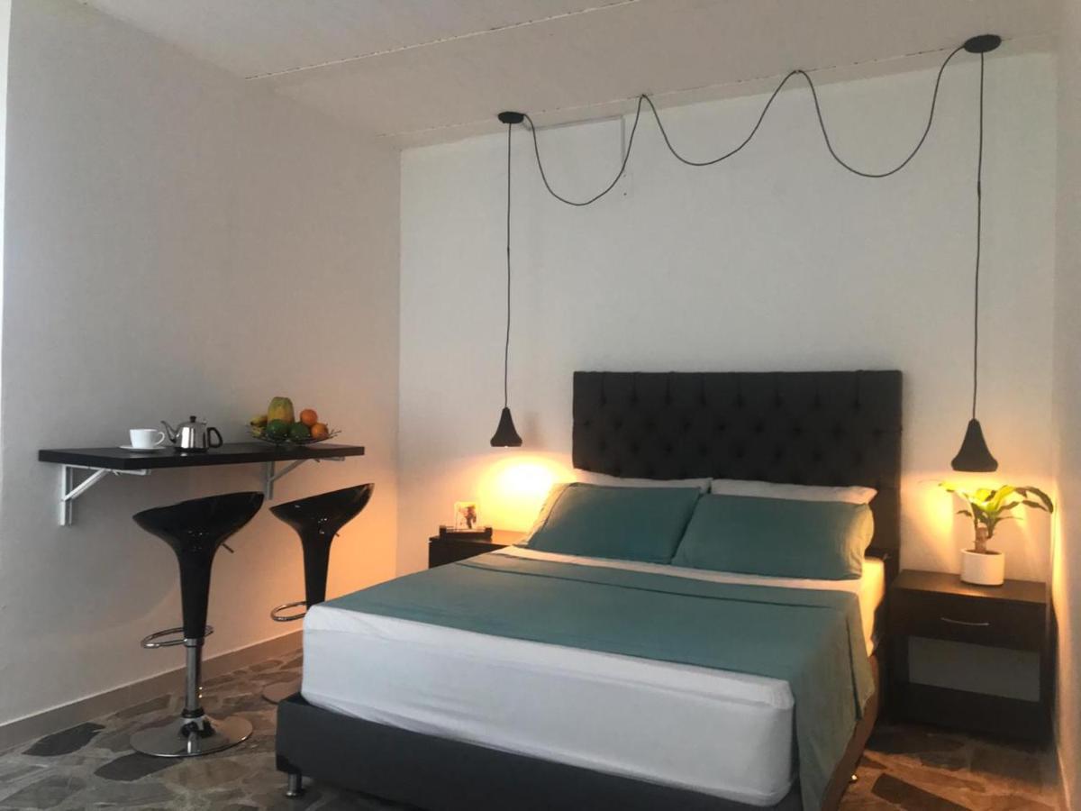 Vip Apartasuites Rosales Медельин Экстерьер фото