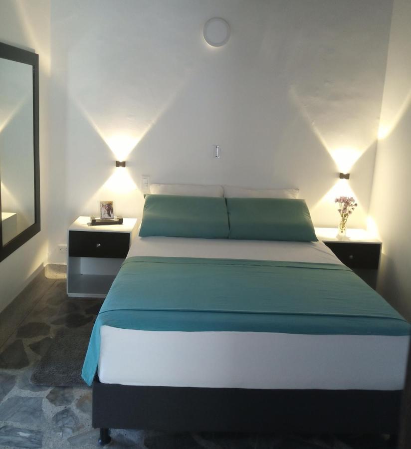 Vip Apartasuites Rosales Медельин Экстерьер фото