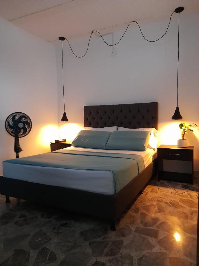 Vip Apartasuites Rosales Медельин Экстерьер фото