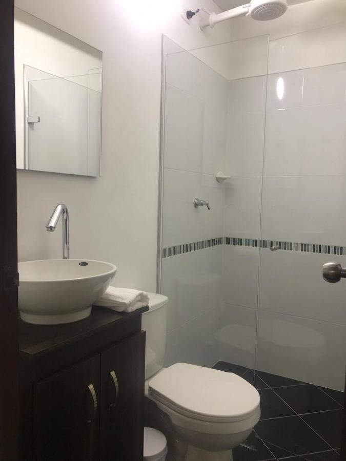 Vip Apartasuites Rosales Медельин Экстерьер фото