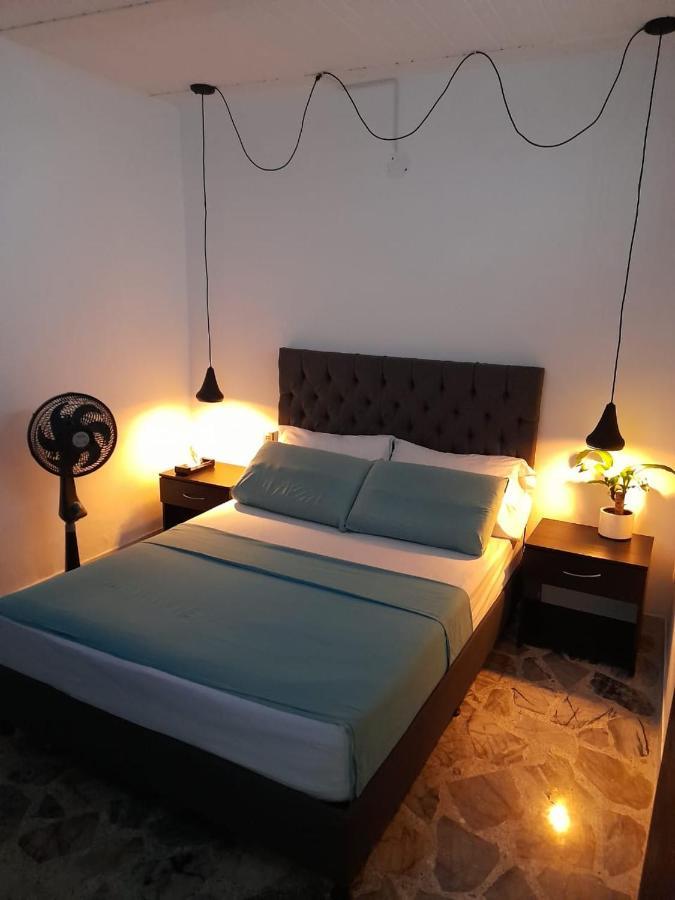 Vip Apartasuites Rosales Медельин Экстерьер фото
