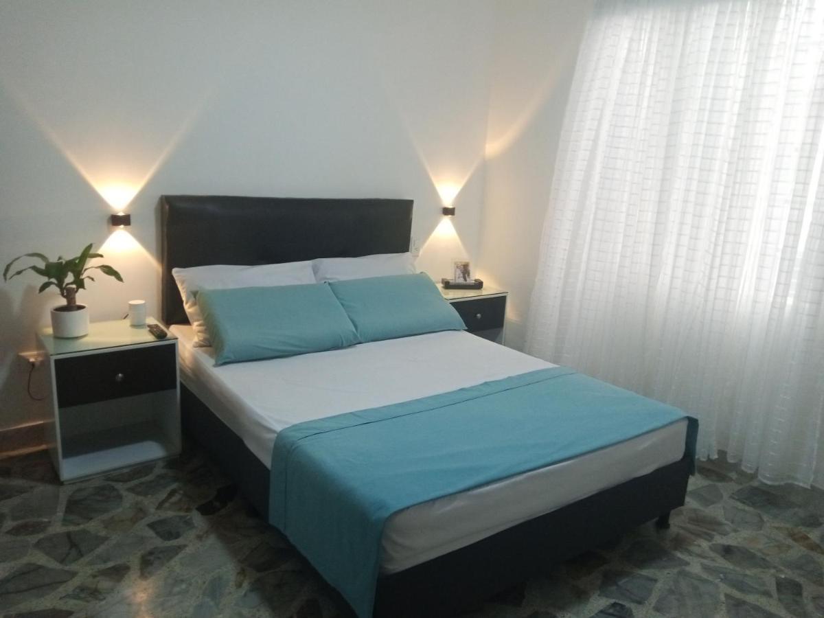 Vip Apartasuites Rosales Медельин Экстерьер фото