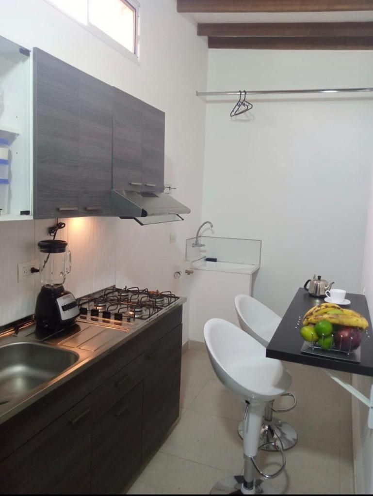 Vip Apartasuites Rosales Медельин Экстерьер фото