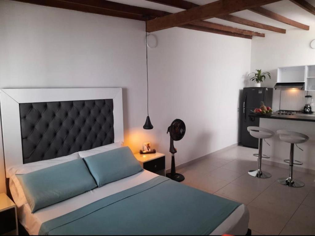 Vip Apartasuites Rosales Медельин Экстерьер фото