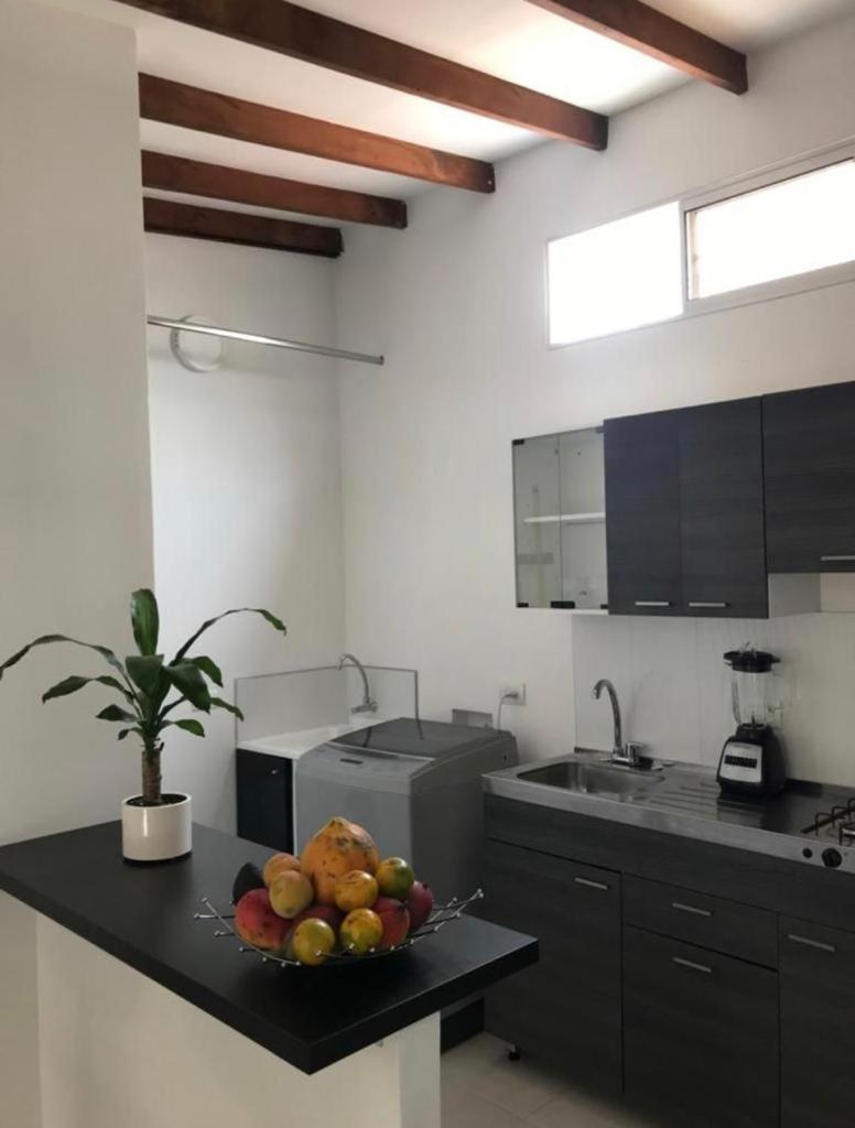 Vip Apartasuites Rosales Медельин Экстерьер фото