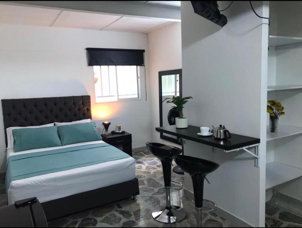 Vip Apartasuites Rosales Медельин Экстерьер фото
