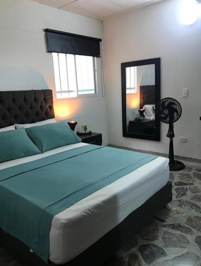 Vip Apartasuites Rosales Медельин Экстерьер фото