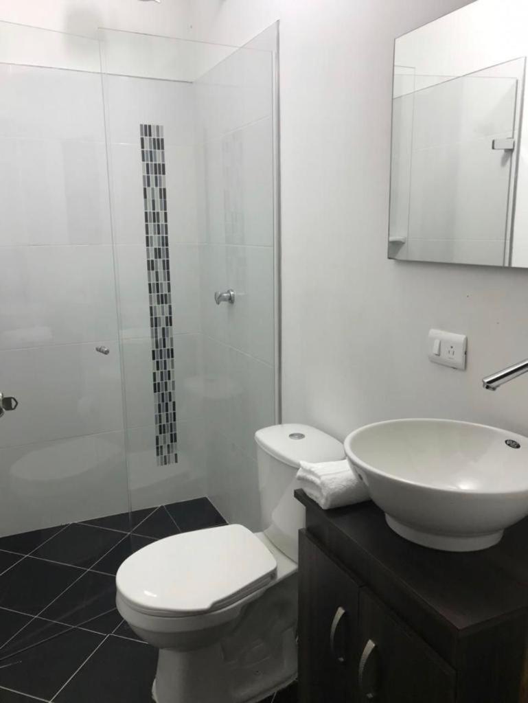 Vip Apartasuites Rosales Медельин Экстерьер фото