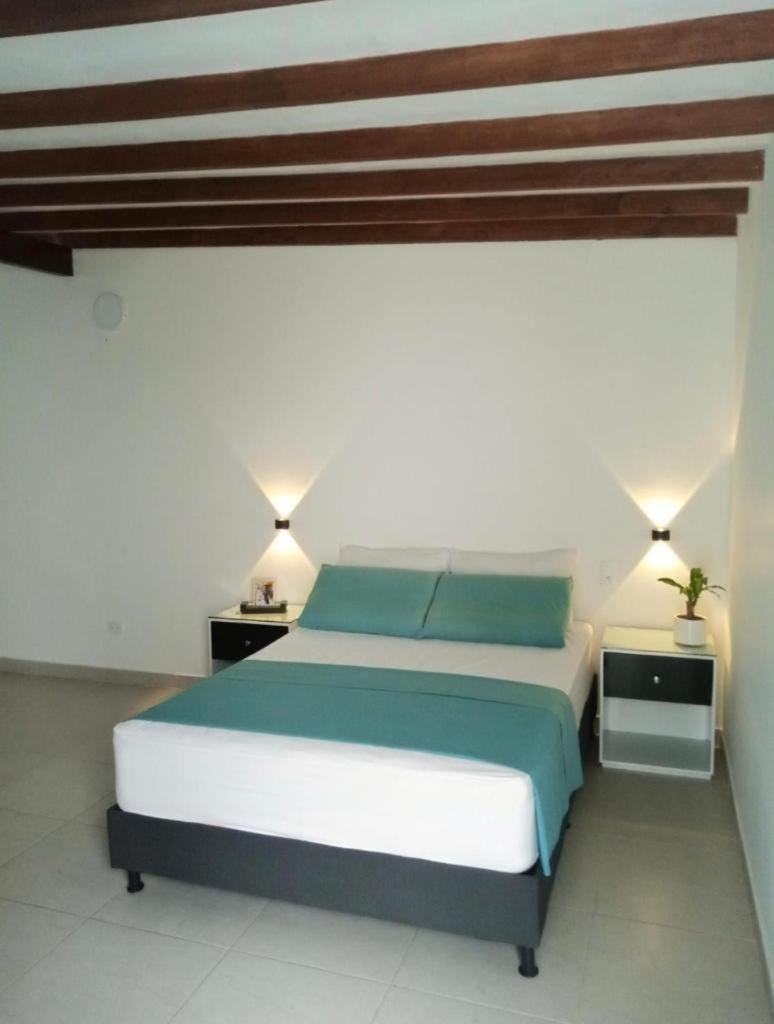 Vip Apartasuites Rosales Медельин Экстерьер фото